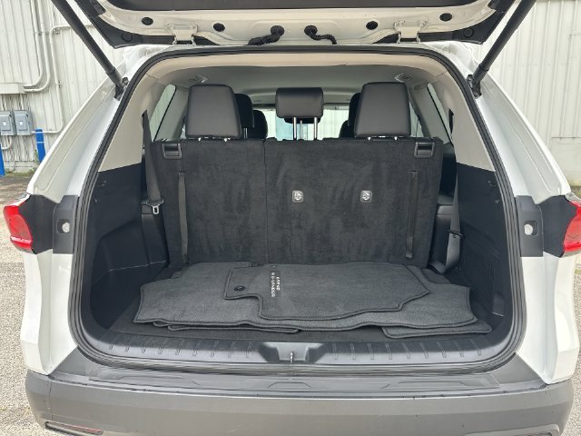 Certified Used 2024 Wind Chill Pearl Toyota XLE image 28
