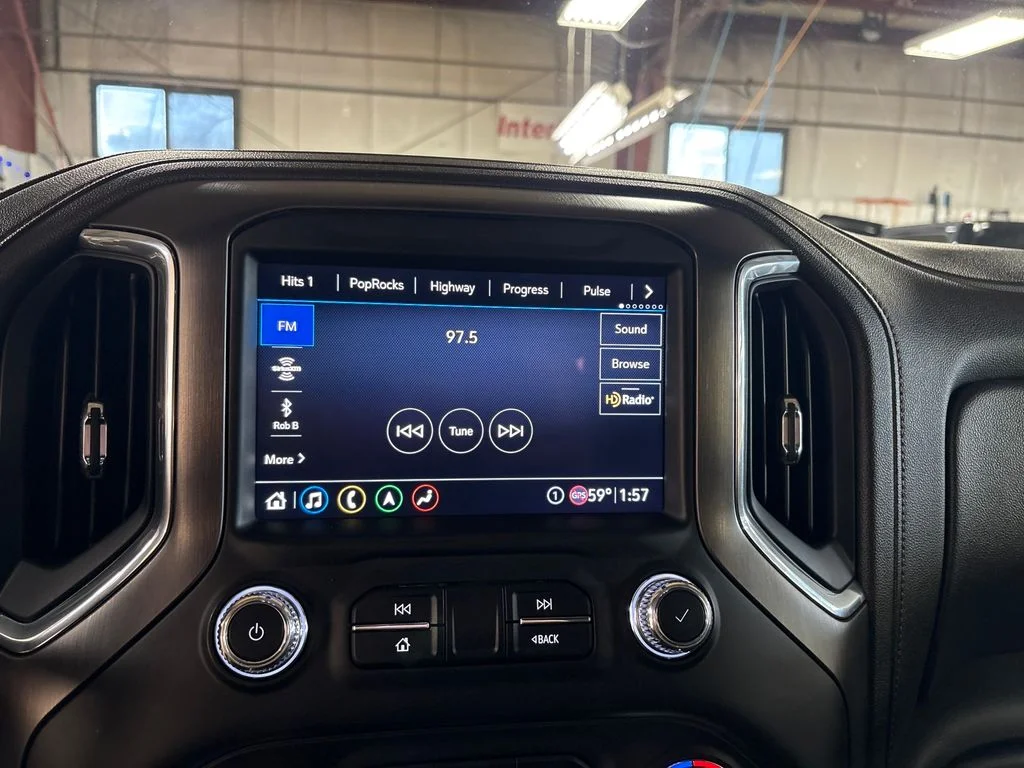 Used 2020 White GMC AT4 image 23