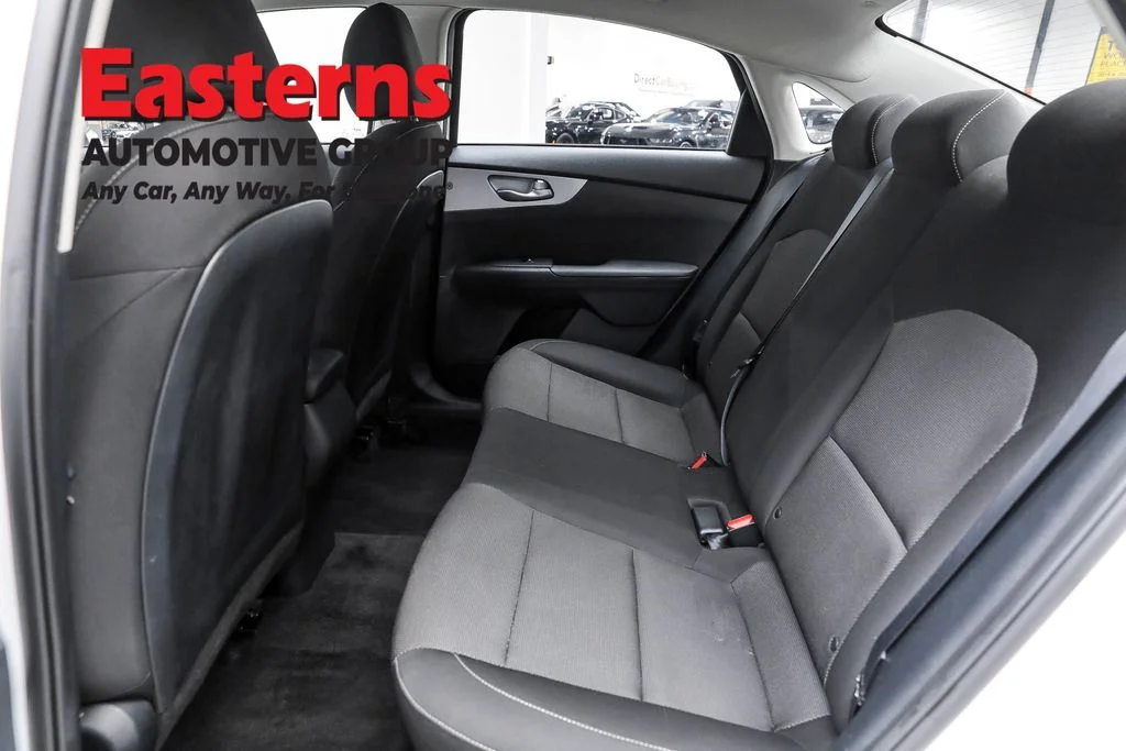 Used 2022 White Kia LXS image 21