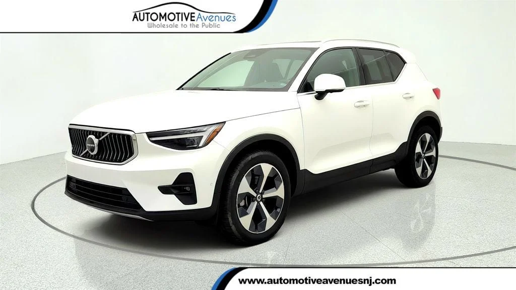 2024 Volvo XC40 B5 Plus Bright AWD's photo