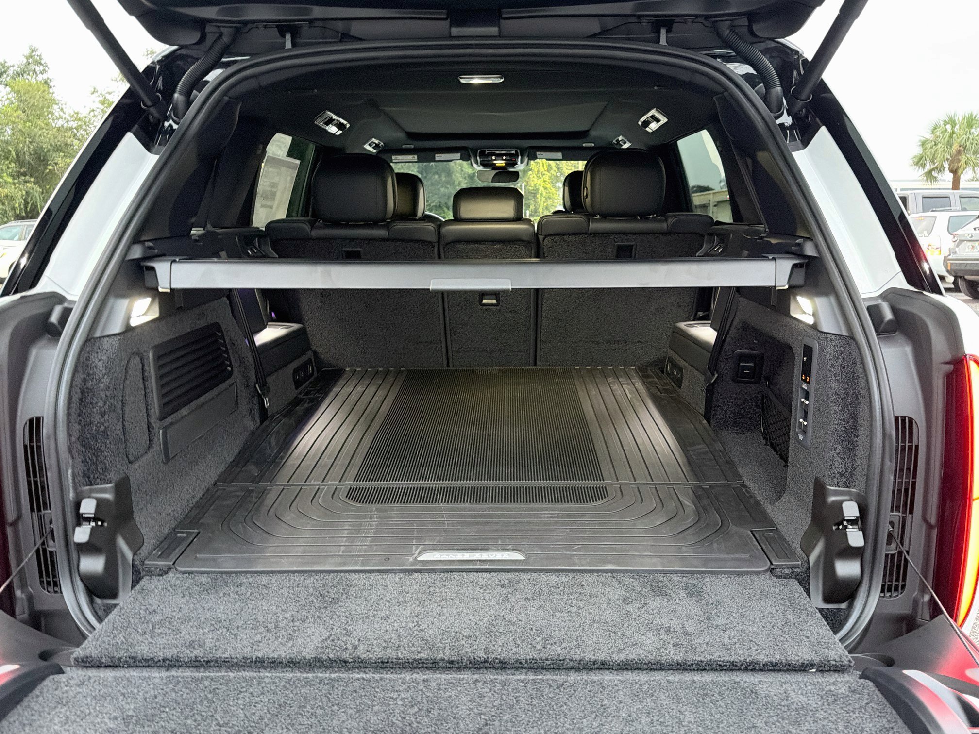 New 2027 Fuji White LAND ROVER  image 11