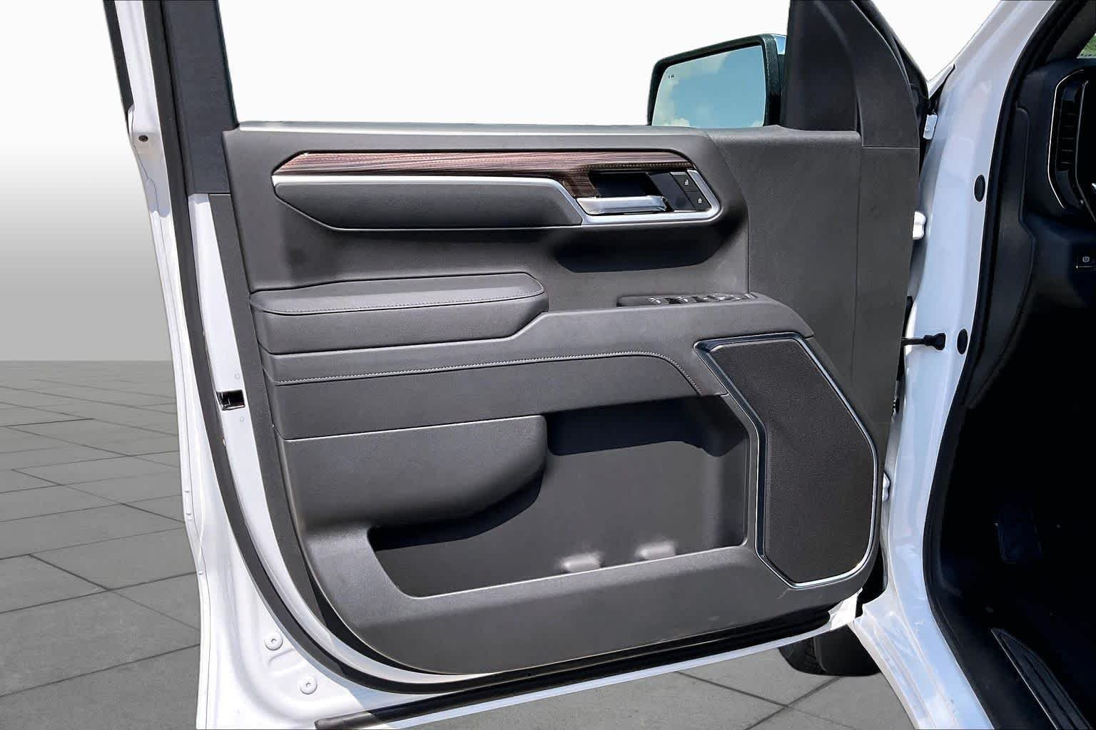 New 2026 Summit White Chevrolet LT image 11