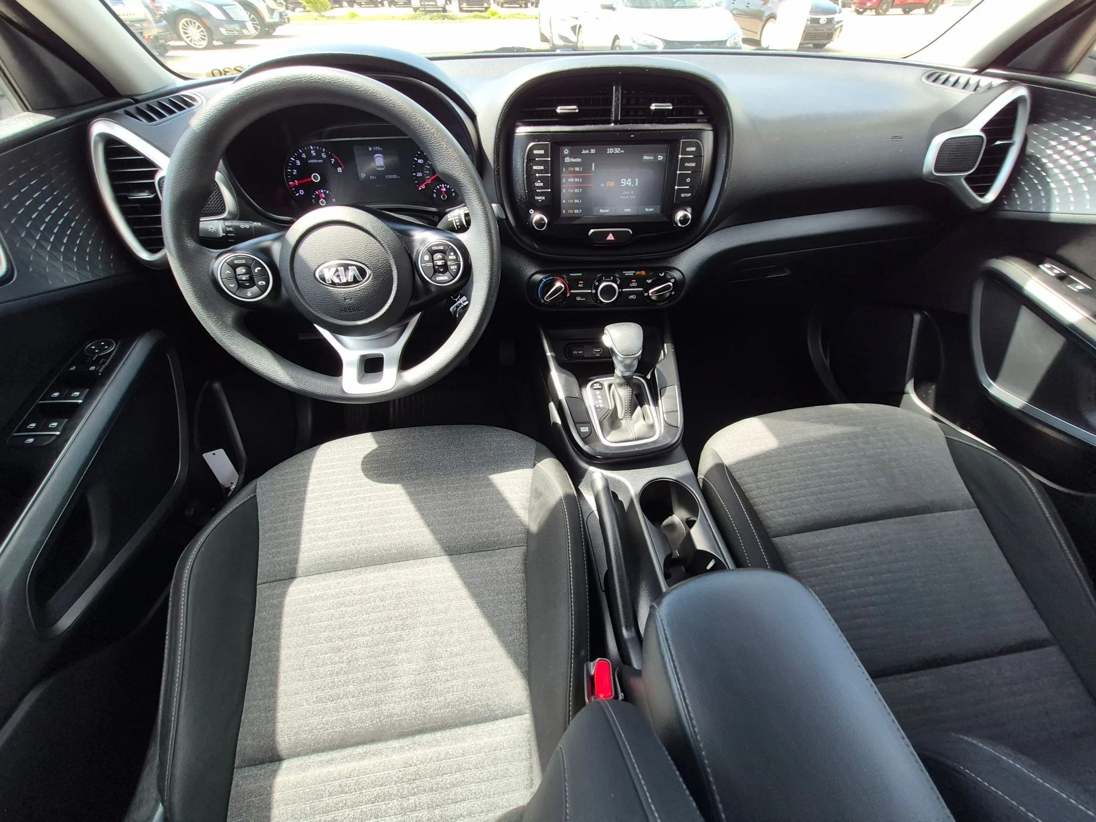 Used 2021 Snow White Pearl Kia S image 25