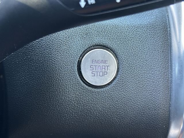 Used 2023 White Kia X-Line SX Prestige image 32