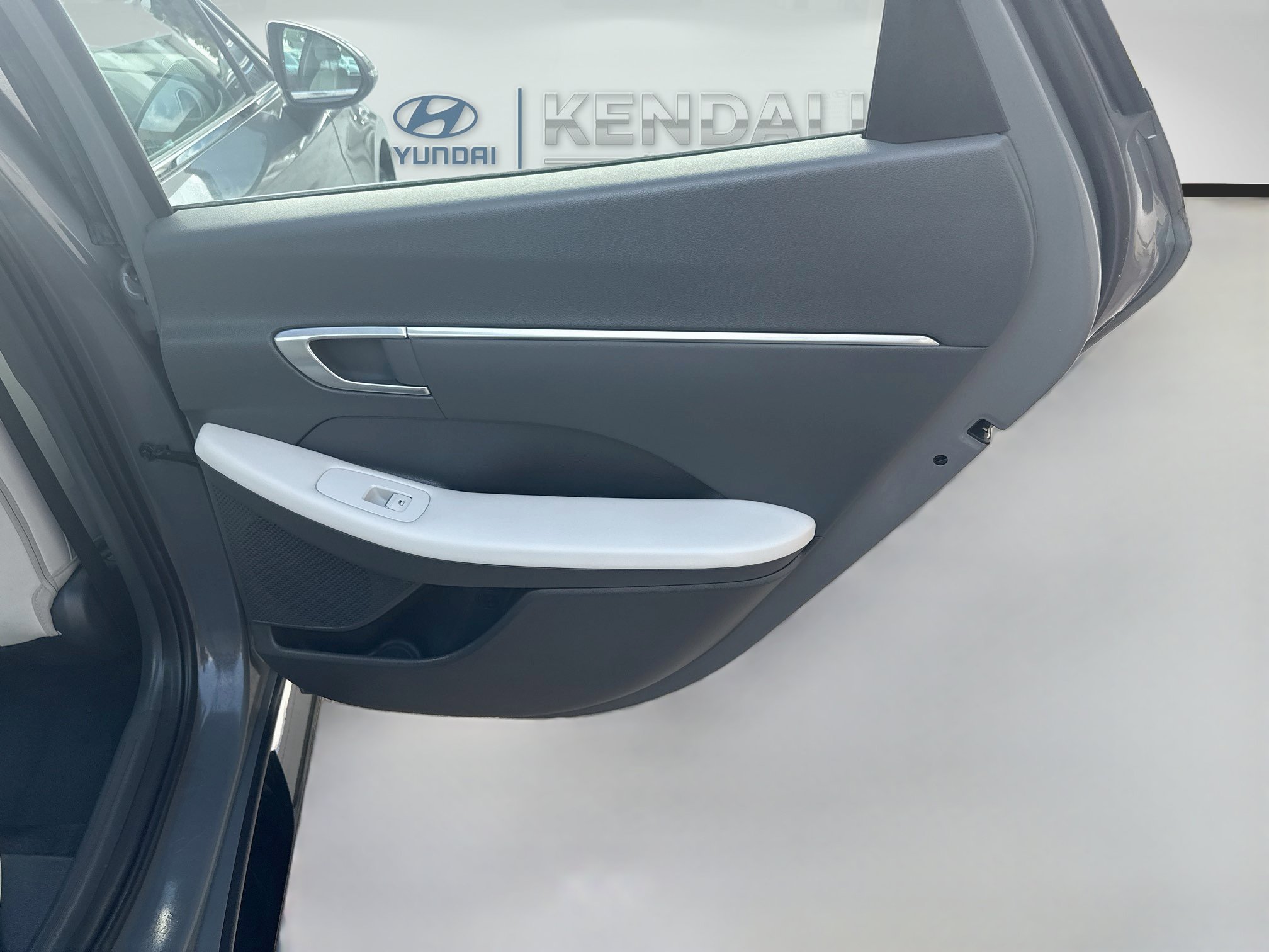 Used 2023 Hampton Gray Hyundai SEL image 27