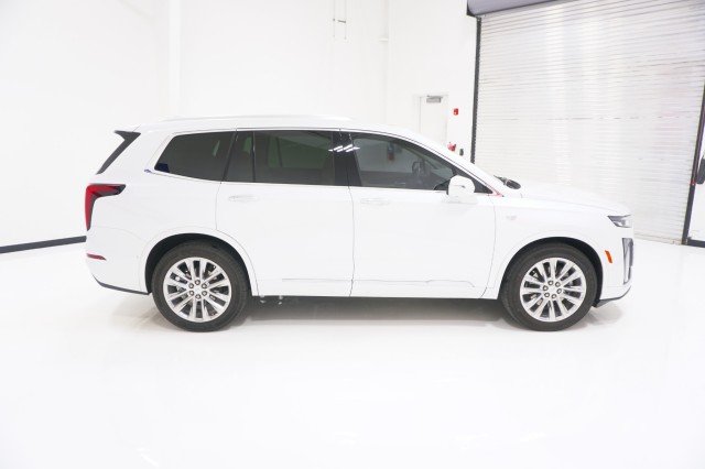 Used 2025 WHITE Cadillac FWD Premium Luxury image 4
