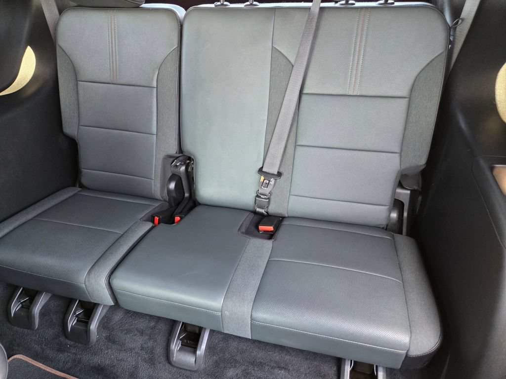 Used 2024 Sterling Metallic GMC AT4 image 12