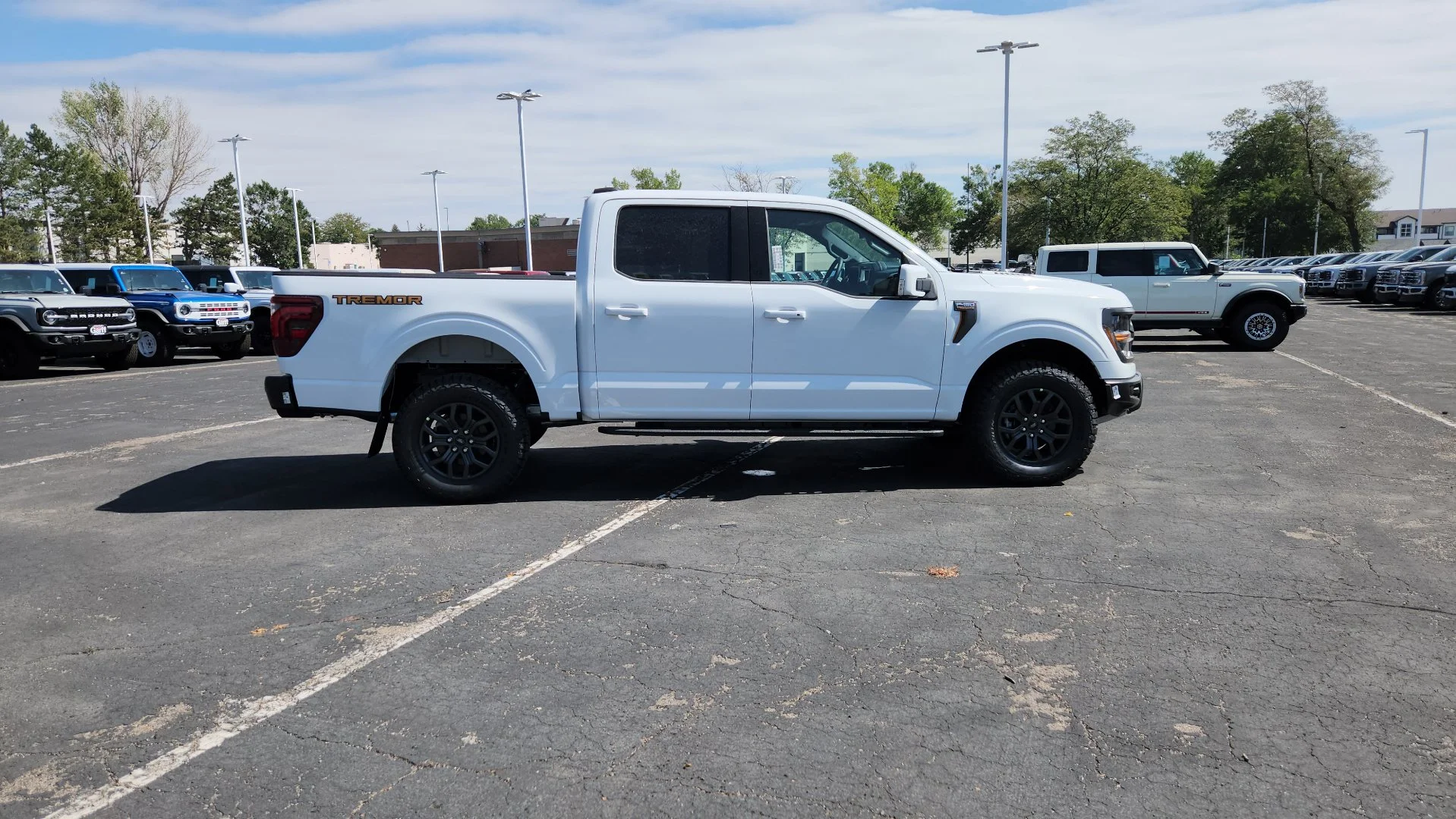 New 2026 Oxford White Ford Tremor image 7