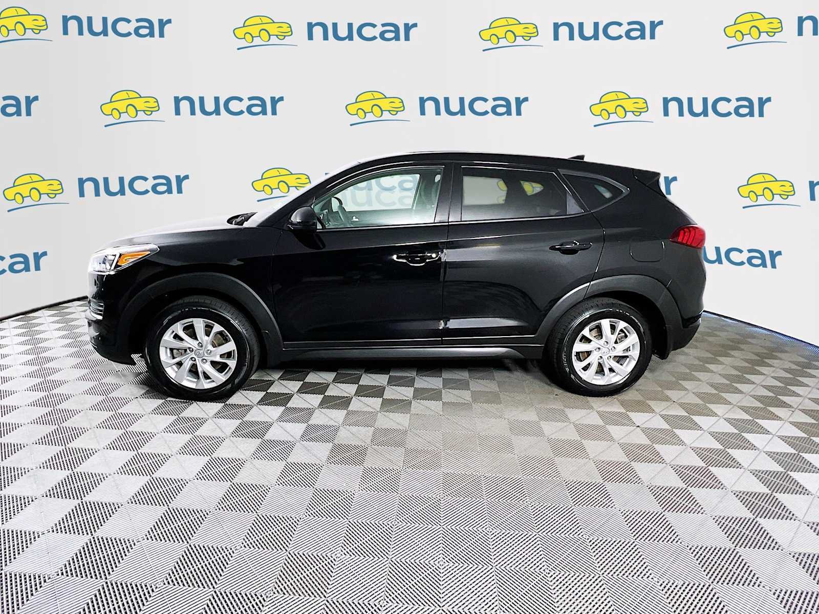 Used 2021 Black Noir Pearl Hyundai SE image 4