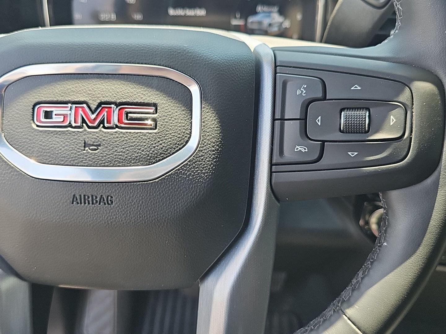 Used 2025 Summit White GMC Elevation image 24