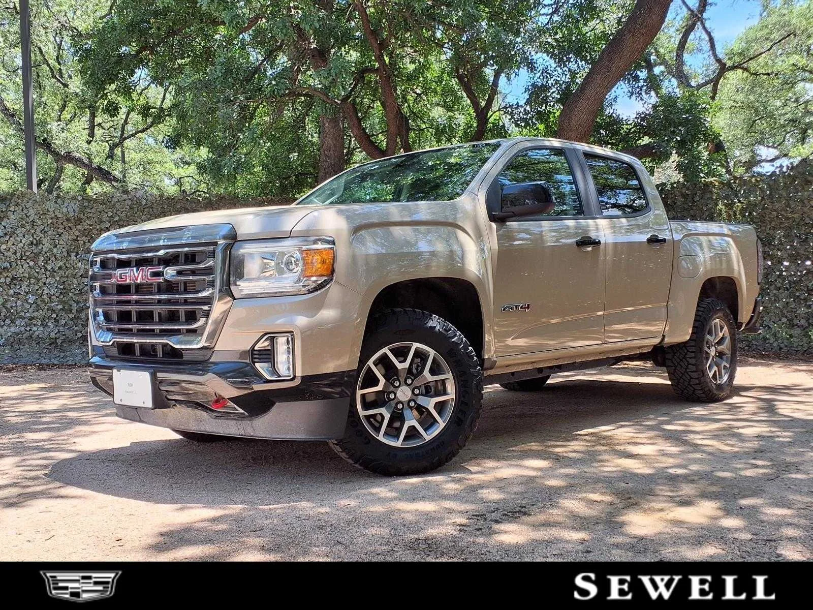 2022 GMC Canyon 4WD AT4 Crew Cab Short Box (Cloth)'s photo