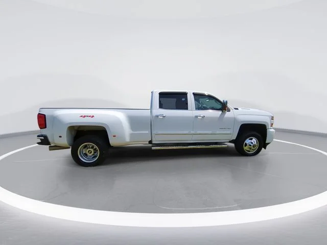 Used 2019 White Chevrolet LTZ image 9