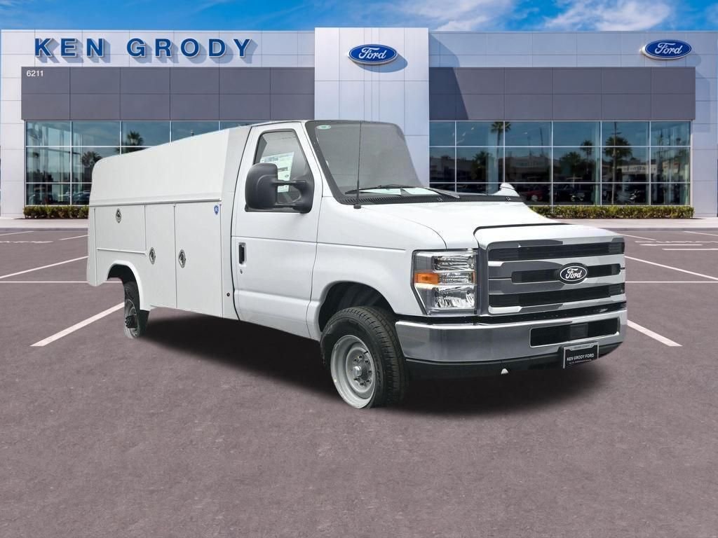 2026 Ford E-Series SRW E-350 Super Duty 138 in WB's photo