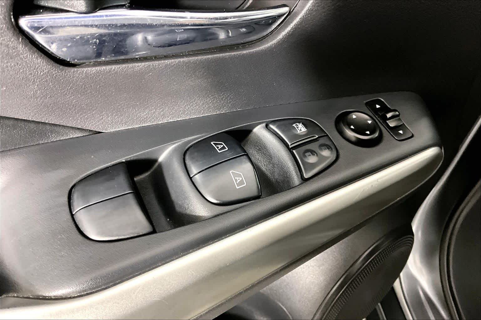 Used 2019 Gun Metallic Nissan SR image 30
