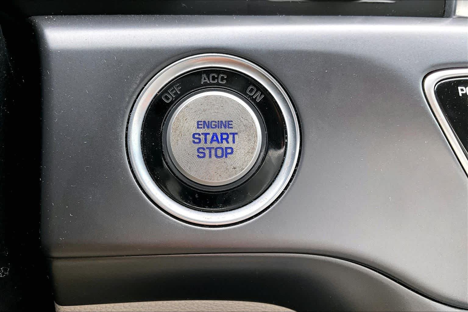 Used 2018 Cosmopolitan Red Hyundai SE image 31