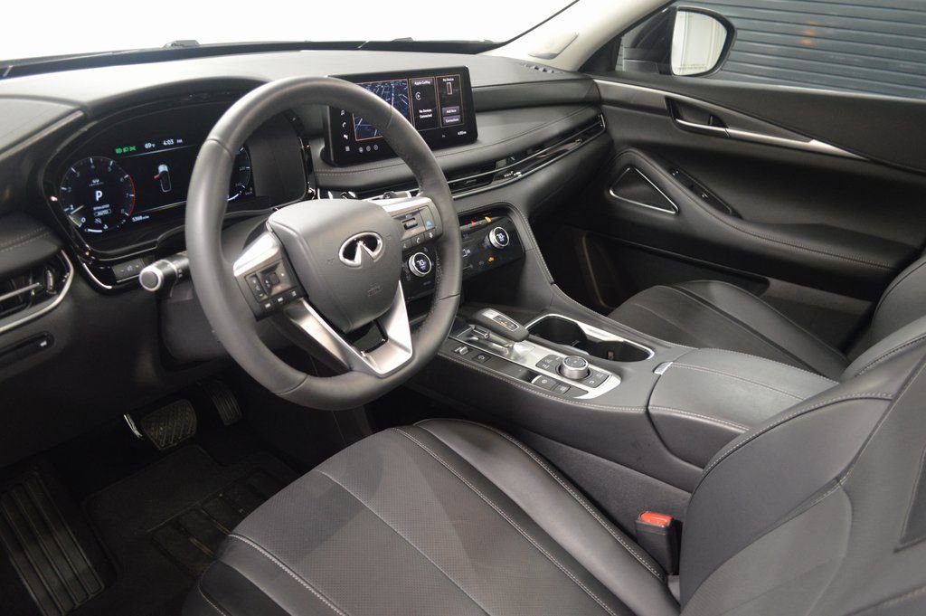 Used 2026 Gray INFINITI LUXE image 4