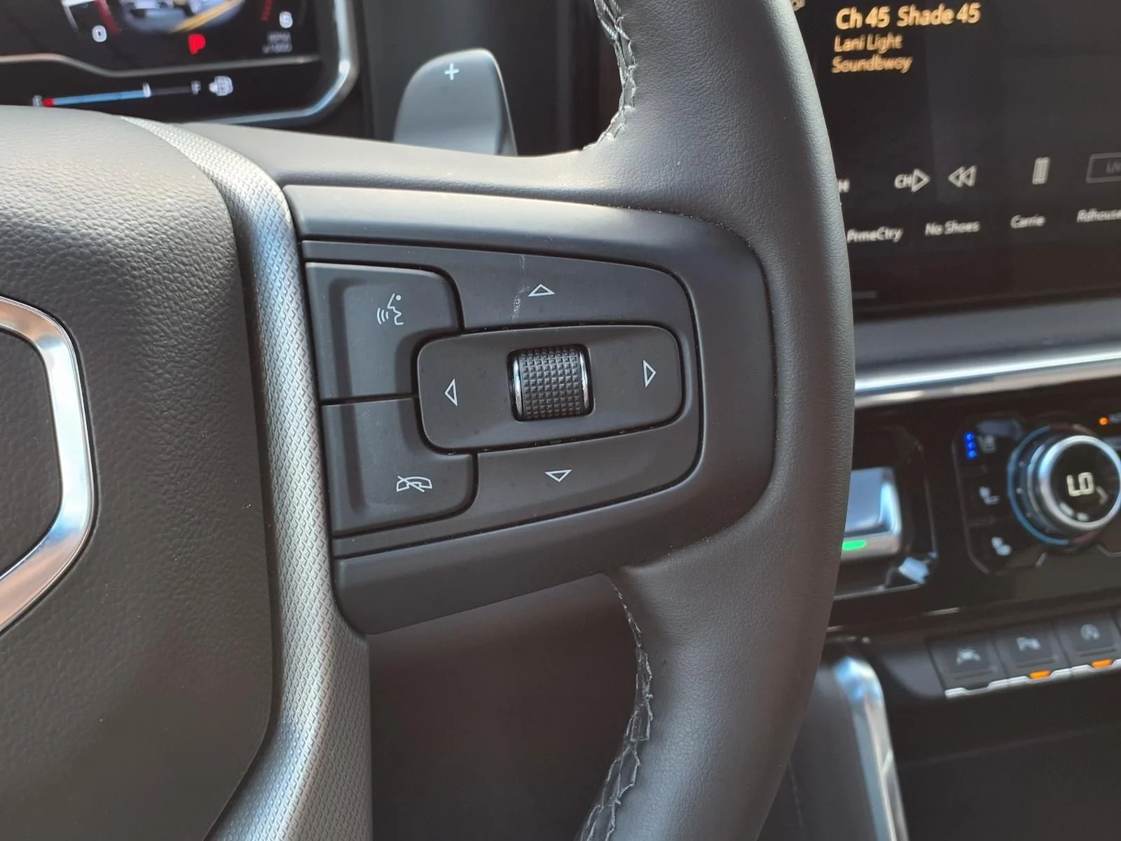 Used 2024 White GMC Denali image 23