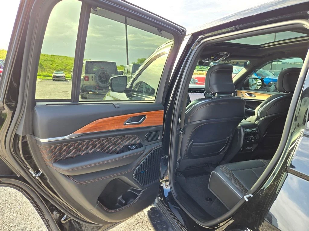 Certified Used 2022 Black Jeep Summit Reserve image 28