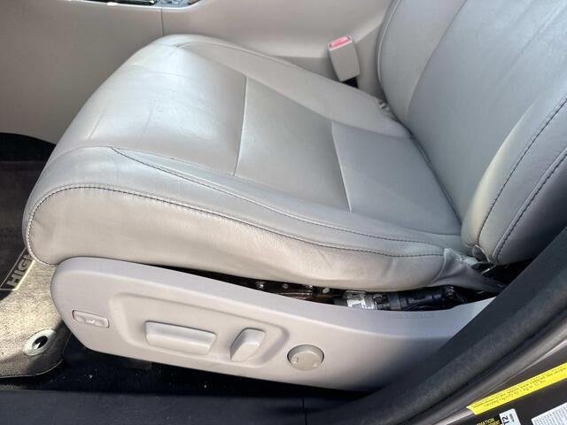 Used 2015 Predawn Gray Mica Toyota XLE image 17