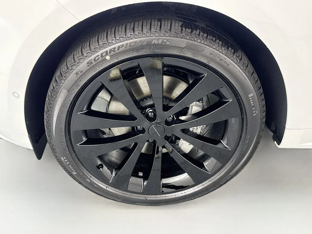 New 2026 Fuji White Land Rover Dynamic SE image 33