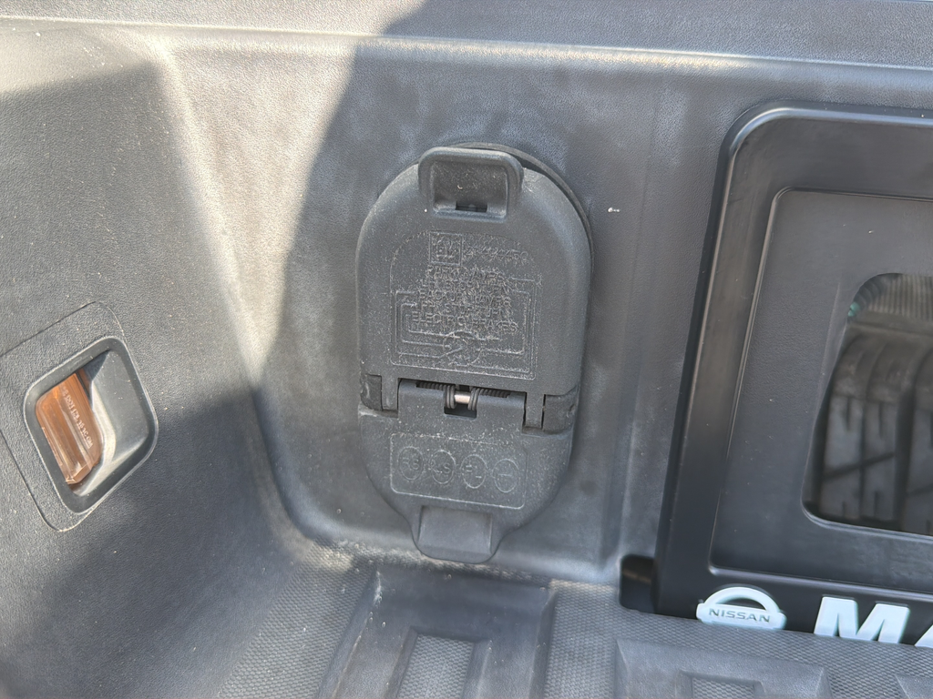 Used 2017 White GMC Denali image 17