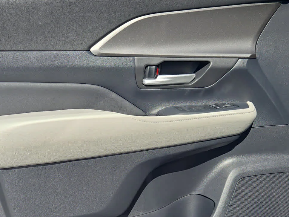 New 2026 Blueprint Toyota Hybrid XLE image 10