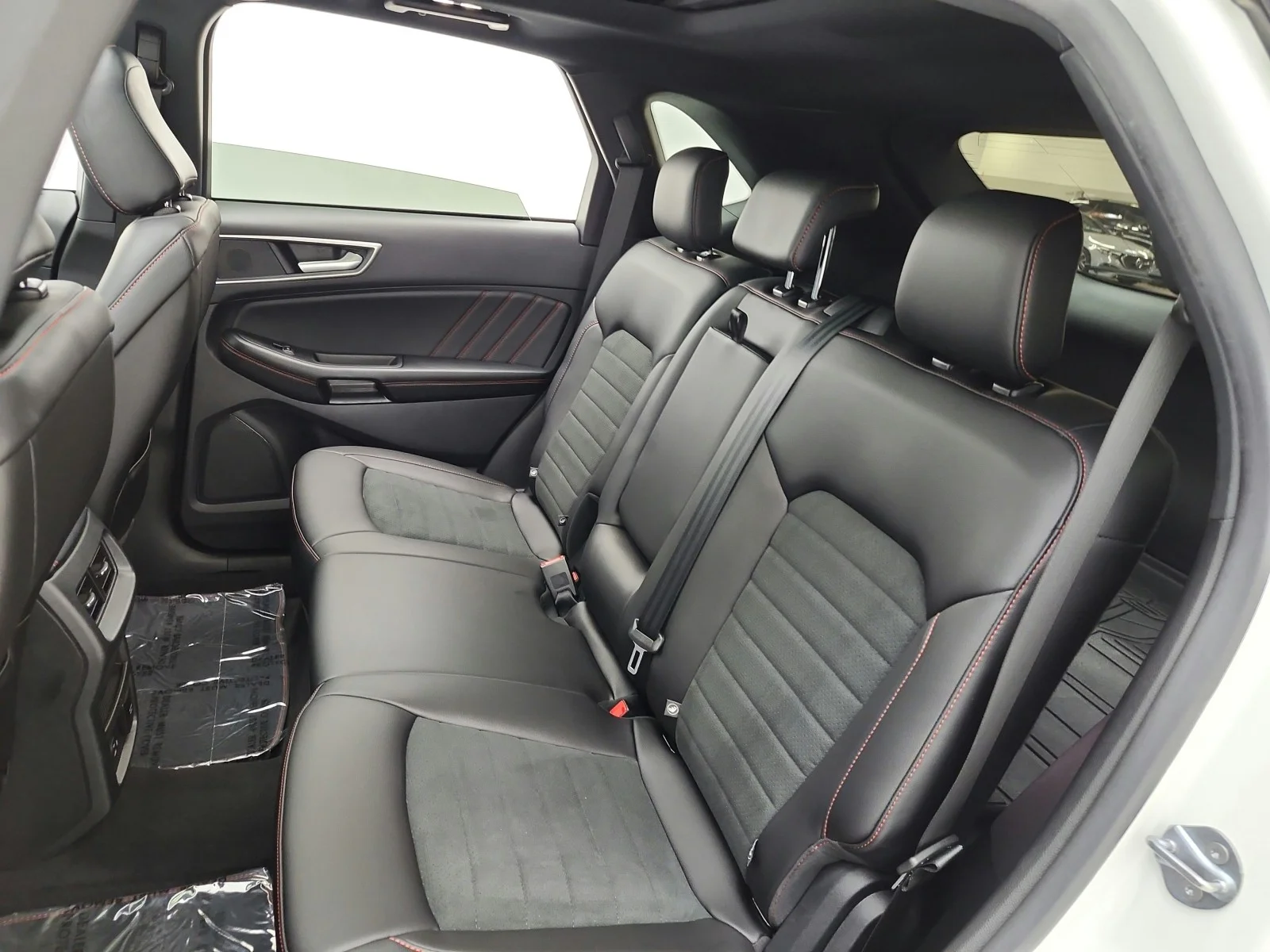 Used 2022 Star White Metallic Tri-Coat Ford ST-Line AWD image 16