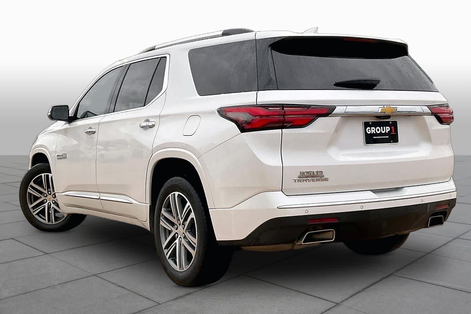 Used 2023 Iridescent Pearl Tricoat Chevrolet High Country image 12