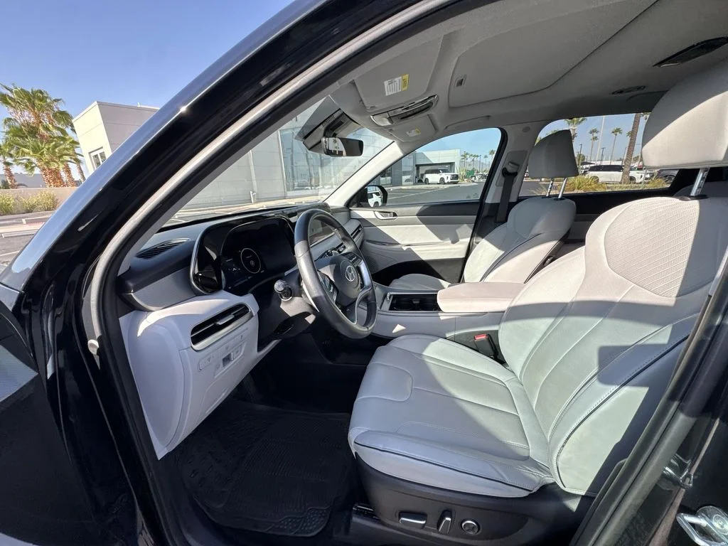 Used 2023 White Hyundai SEL image 10