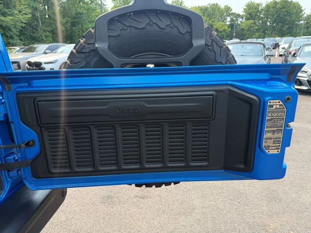 Used 2021 Hydro Blue Pearlcoat Jeep Rubicon 392 Unlimited 4x4 w/ Sky One-Touch Power Top image 6