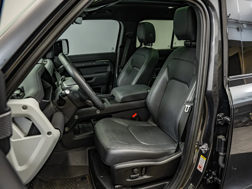 Used 2024 Gray Land Rover S image 23