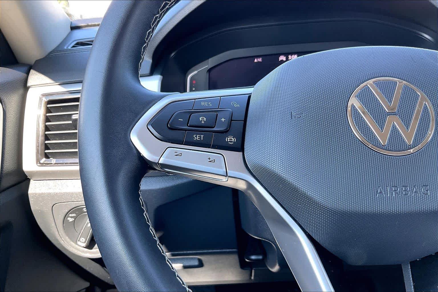 Used 2023 Tourmaline Blue Metallic Volkswagen 3.6L V6 SE w/Technology image 24