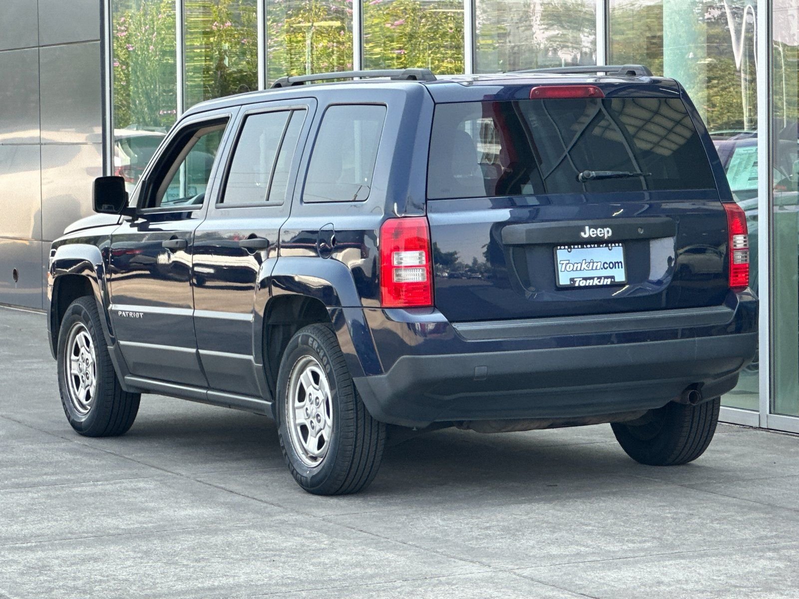 Used 2015 True Blue Pearlcoat Jeep Sport image 5