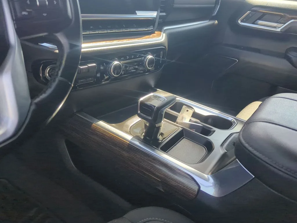 Used 2023 White GMC Elevation image 11