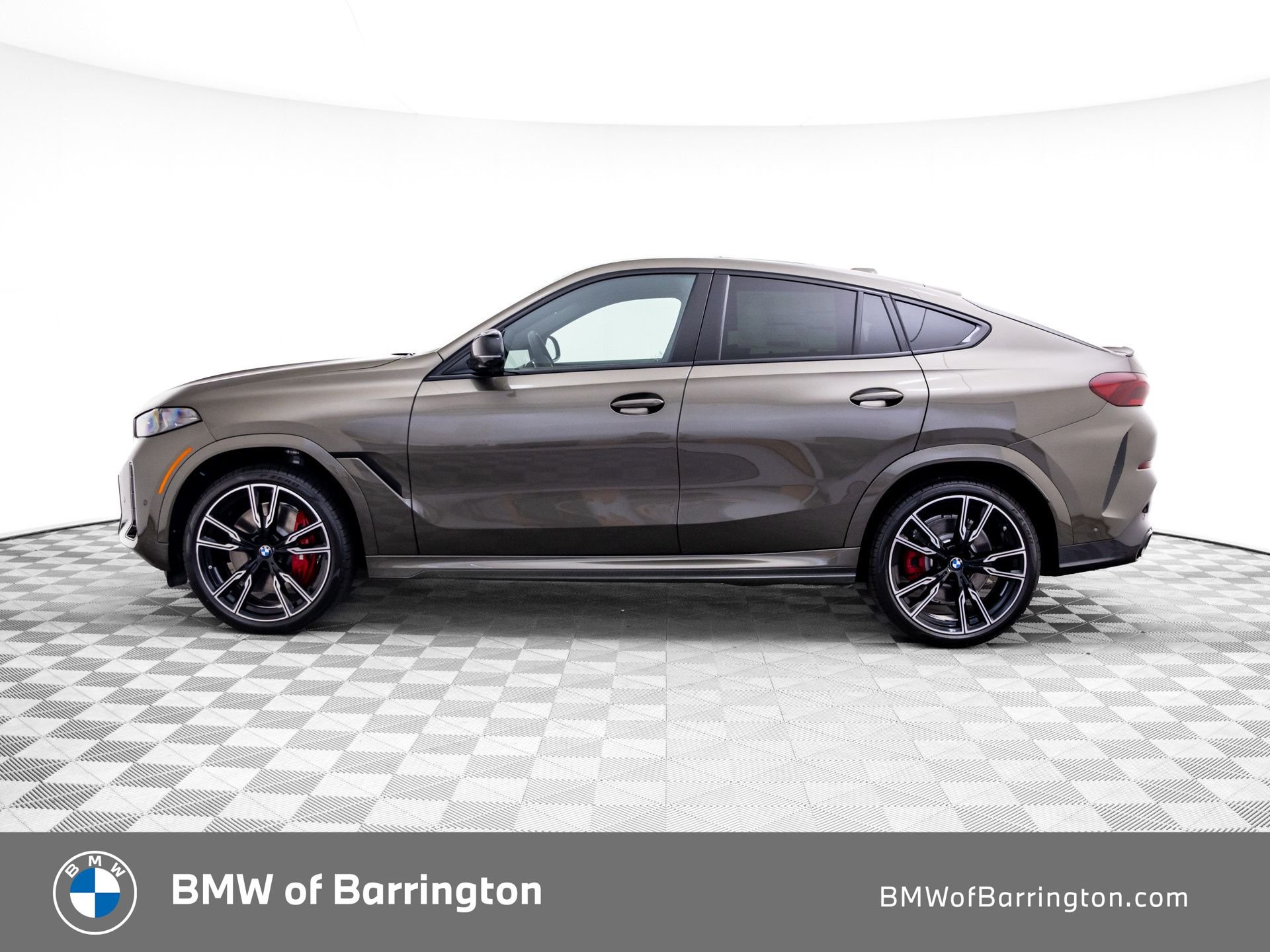 New 2027 Manhattan Green Metallic BMW M60i image 2
