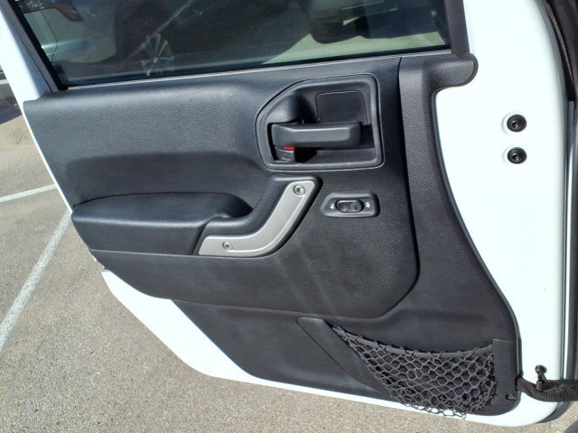 Used 2016 White Jeep Rubicon image 11
