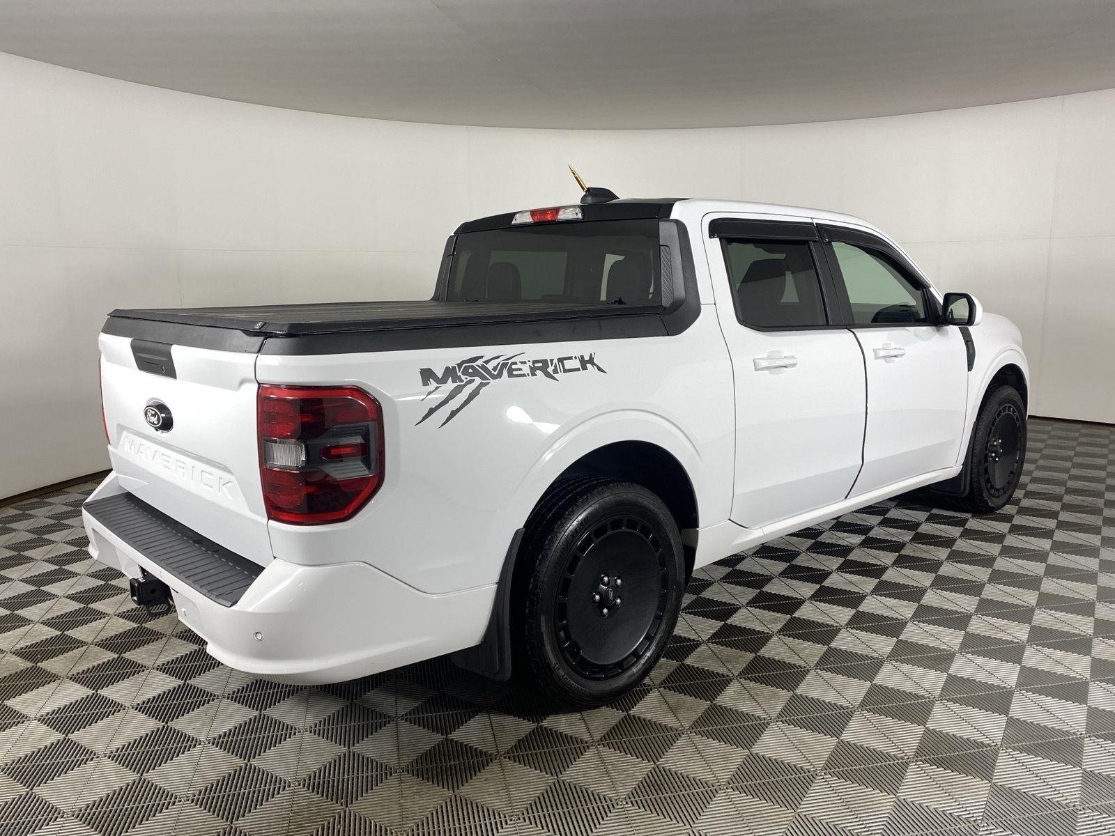 Used 2025 Oxford White Ford Lobo image 10