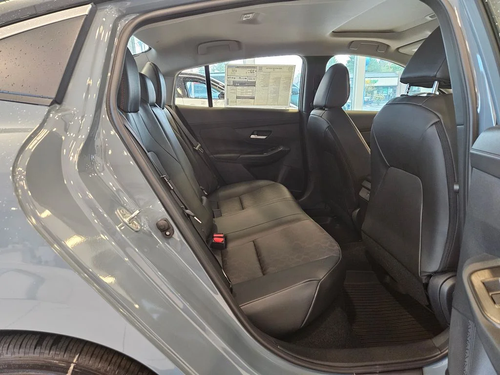 New 2026 Atlantic Gray Metallic / Super Black Two-tone Nissan SR image 30