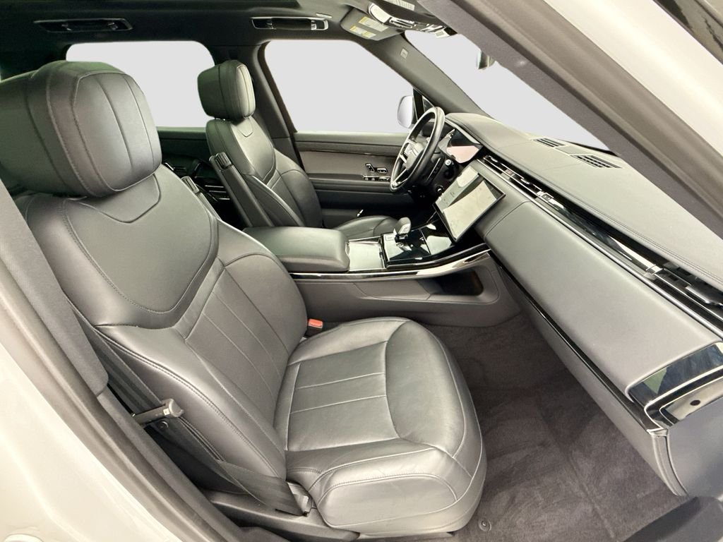 Used 2024 Fuji White Land Rover Dynamic SE image 19