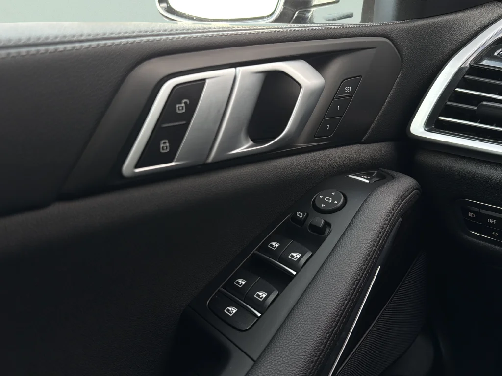 Used 2019 Arctic Gray Metallic BMW xDrive40i image 11