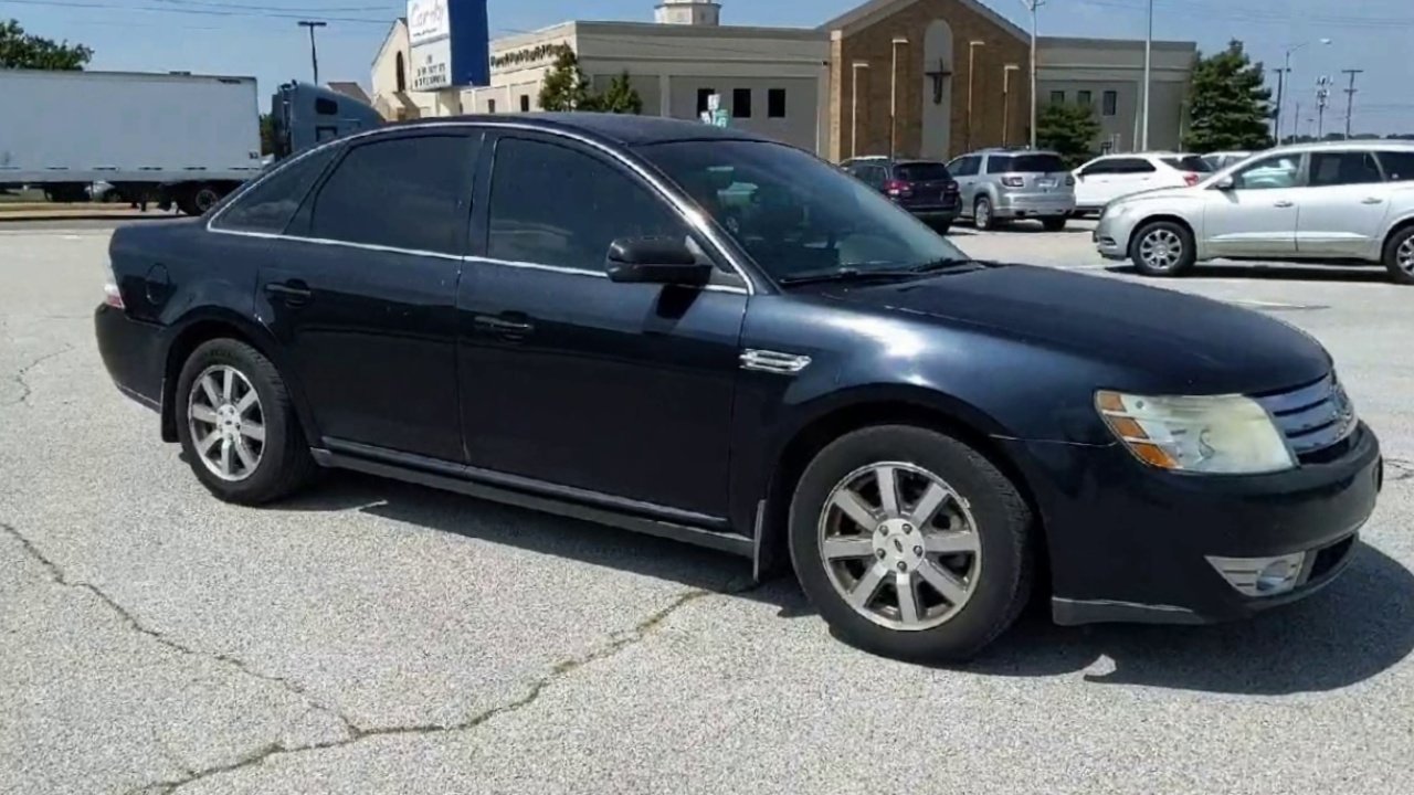 2008 Ford Taurus SEL photo 2