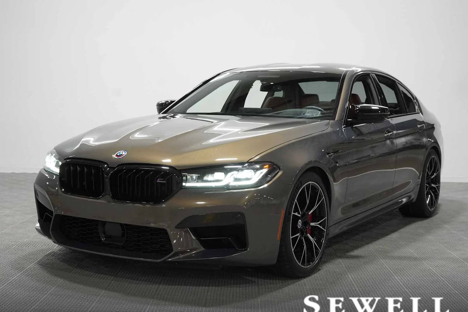 2023 BMW M5 -'s photo
