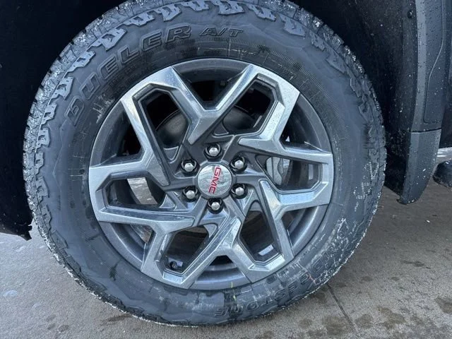 New 2026 Onyx Black GMC SLT image 27