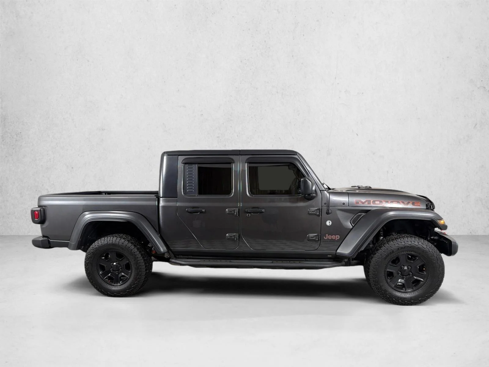 Used 2023 Gray Jeep Mojave image 3
