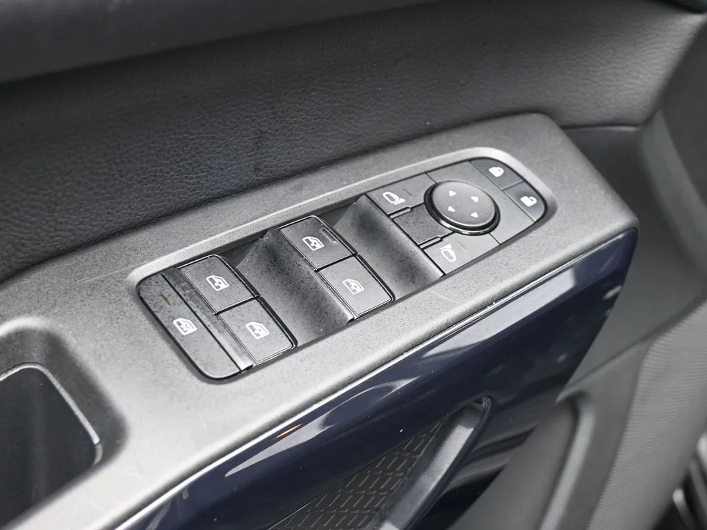 2025 Nissan Pathfinder SV - Photo 28