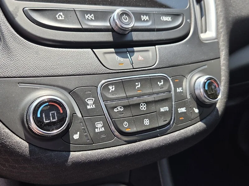 Used 2024 Summit White CHEVROLET LT image 21