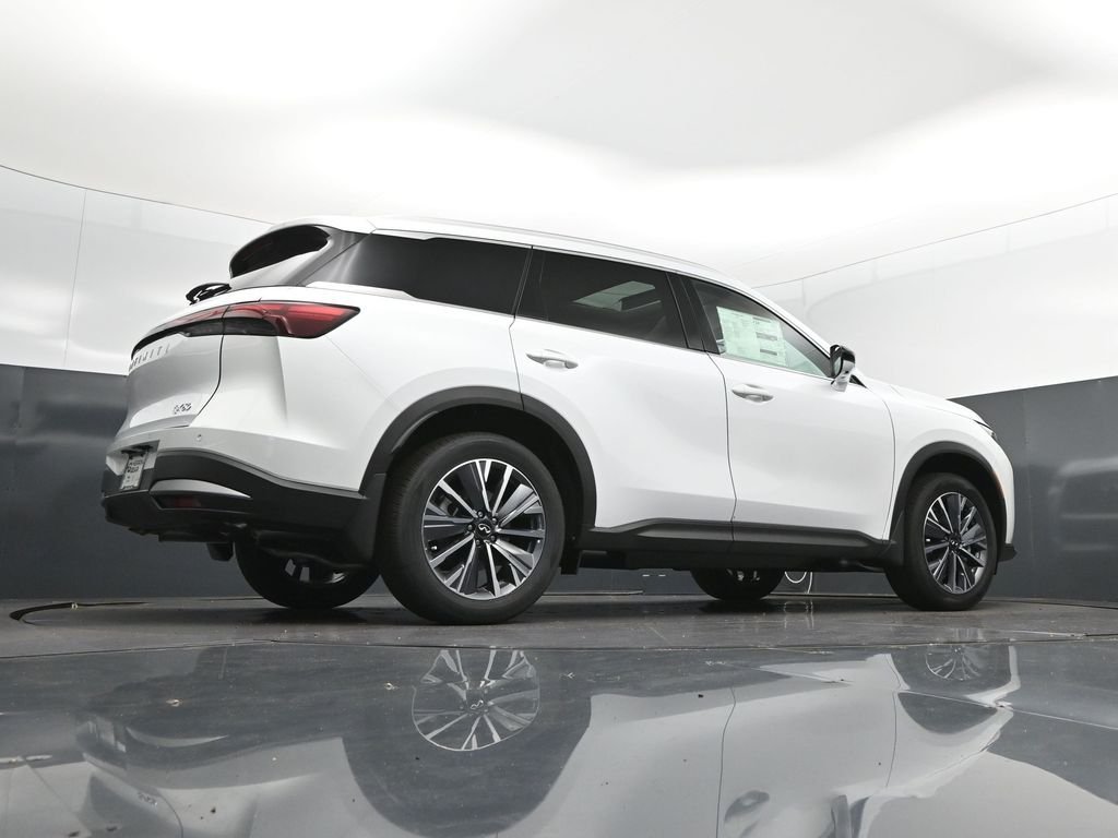 New 2027 RADIANT WHITE INFINITI Luxe FWD image 43