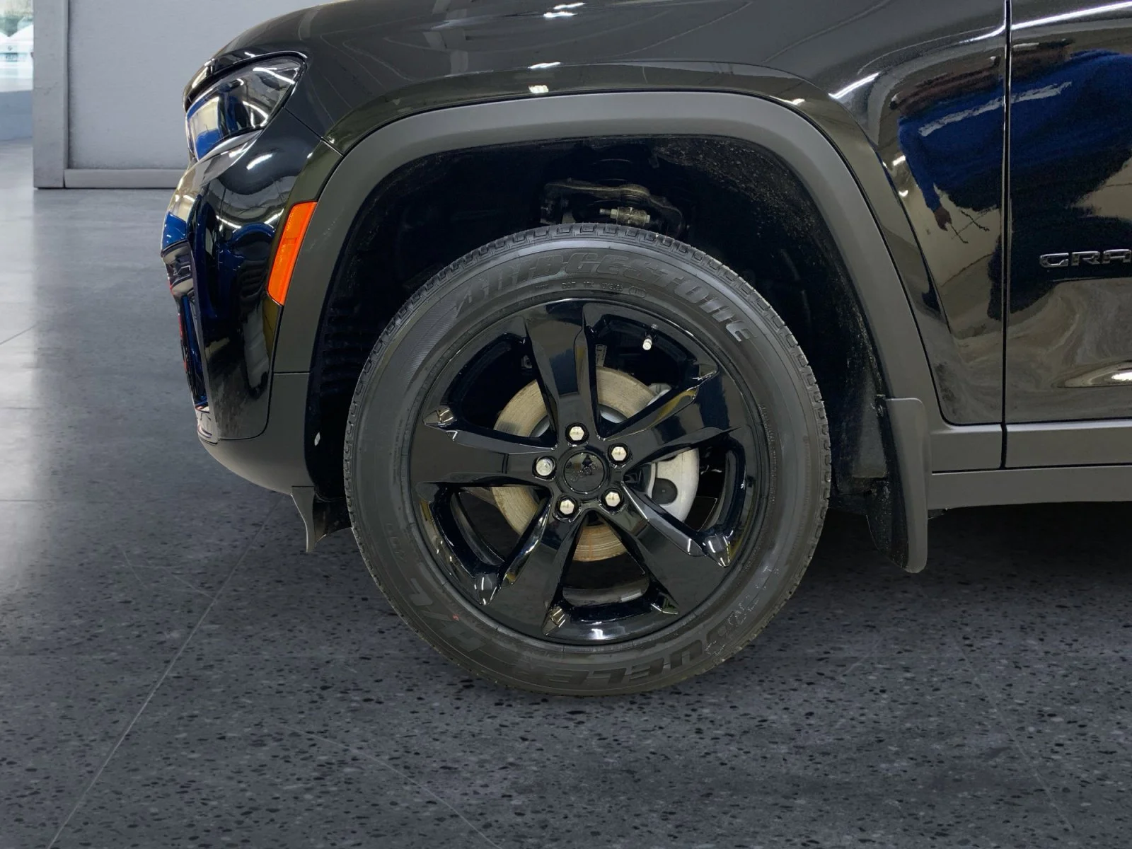 New 2026 Diamond Black Crystal Pearl Jeep Altitude image 9