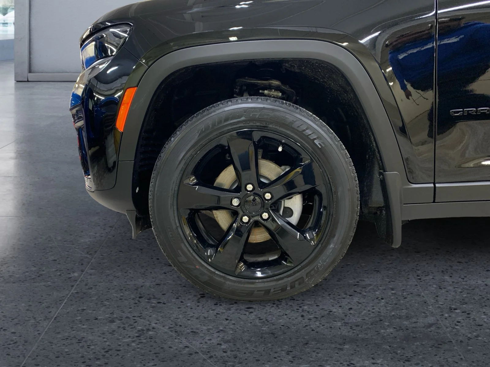 New 2026 Diamond Black Crystal Pearl Jeep Altitude image 9