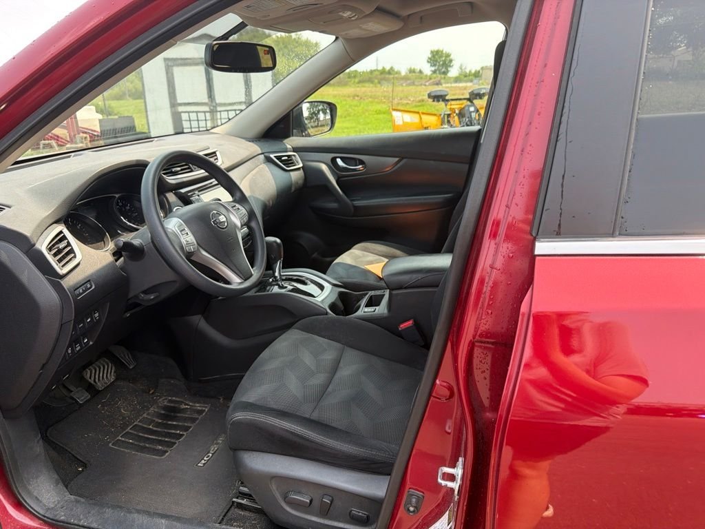 Used 2015 Cayenne Red Nissan SV image 8